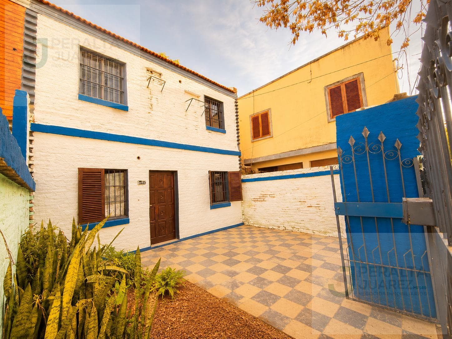 House for Sale: 3 Bedrooms, Brown 2700