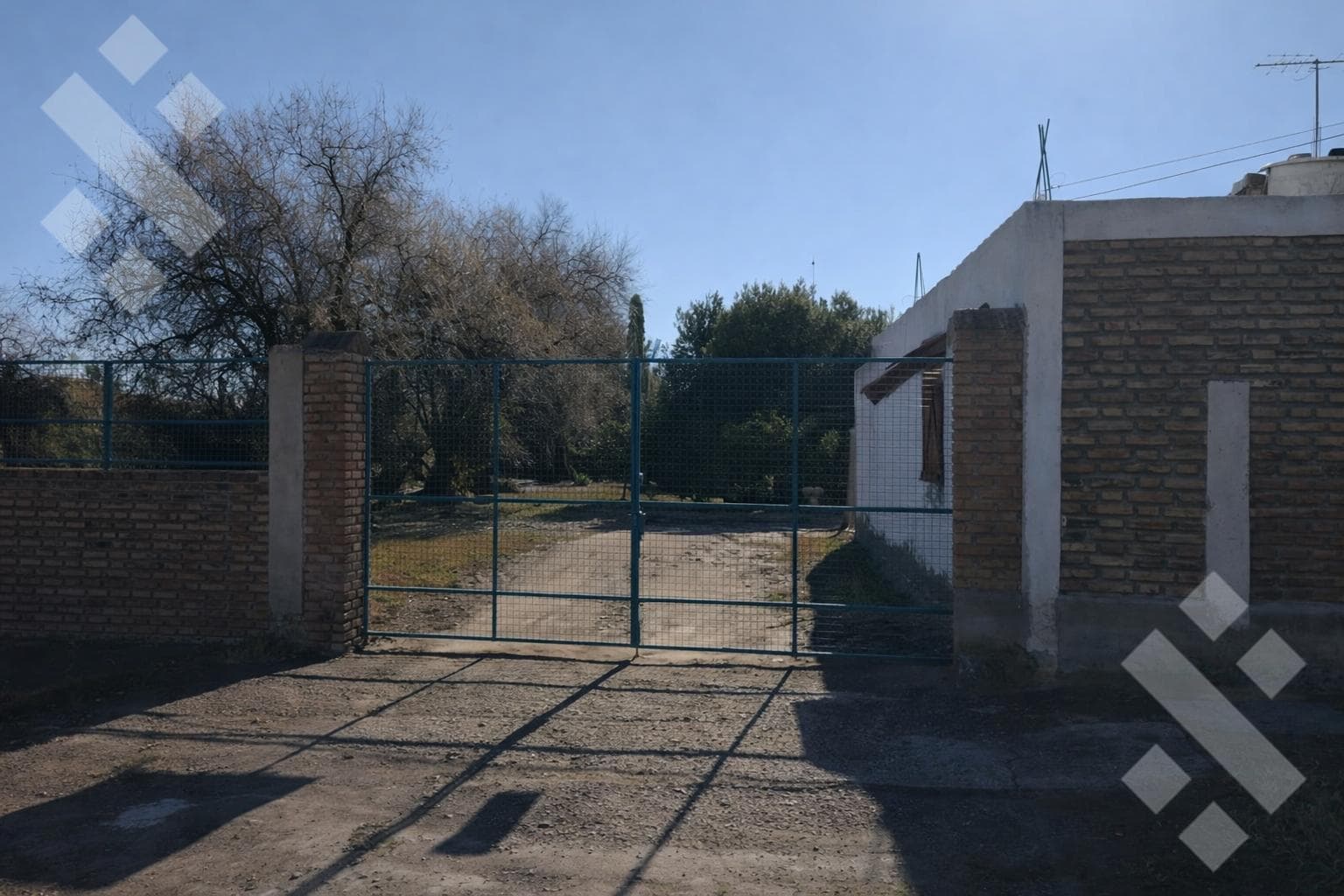 FOR SALE: 2-bedroom house and 1-bedroom apartment for flipping, with a large lot