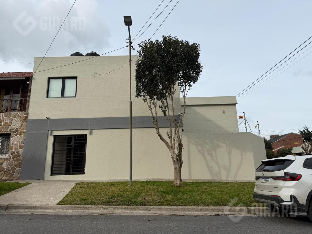 4-room house in the San Carlos area