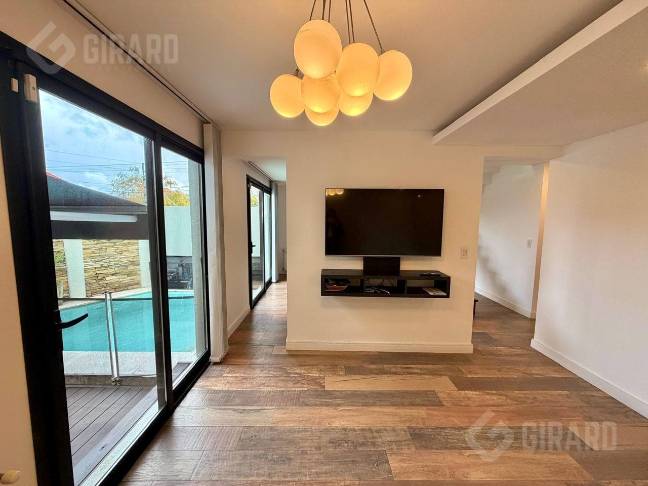 4-room house in the San Carlos area