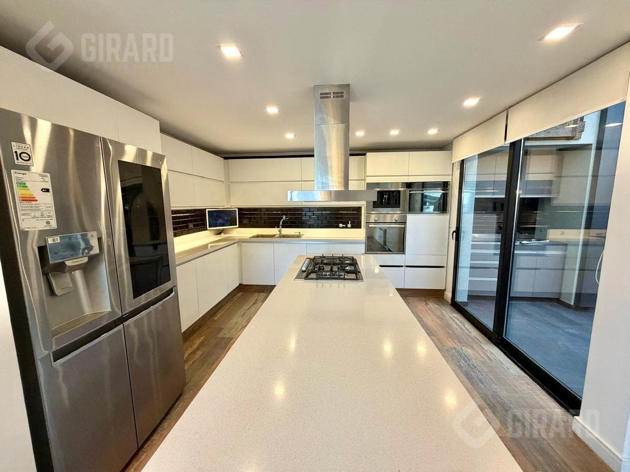 4-room house in the San Carlos area