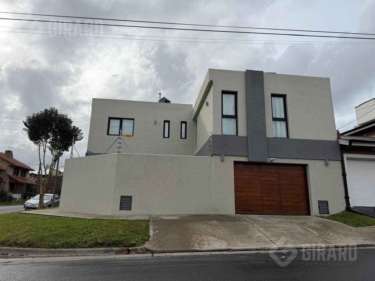 4-room house in the San Carlos area