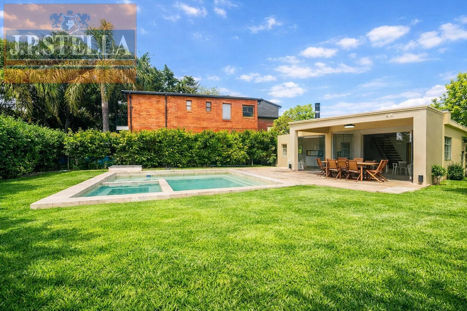 Excelente Casa 5 amb. 225 m² Cub en Lote de 496 m² en Banco Provincia De Bs. As.