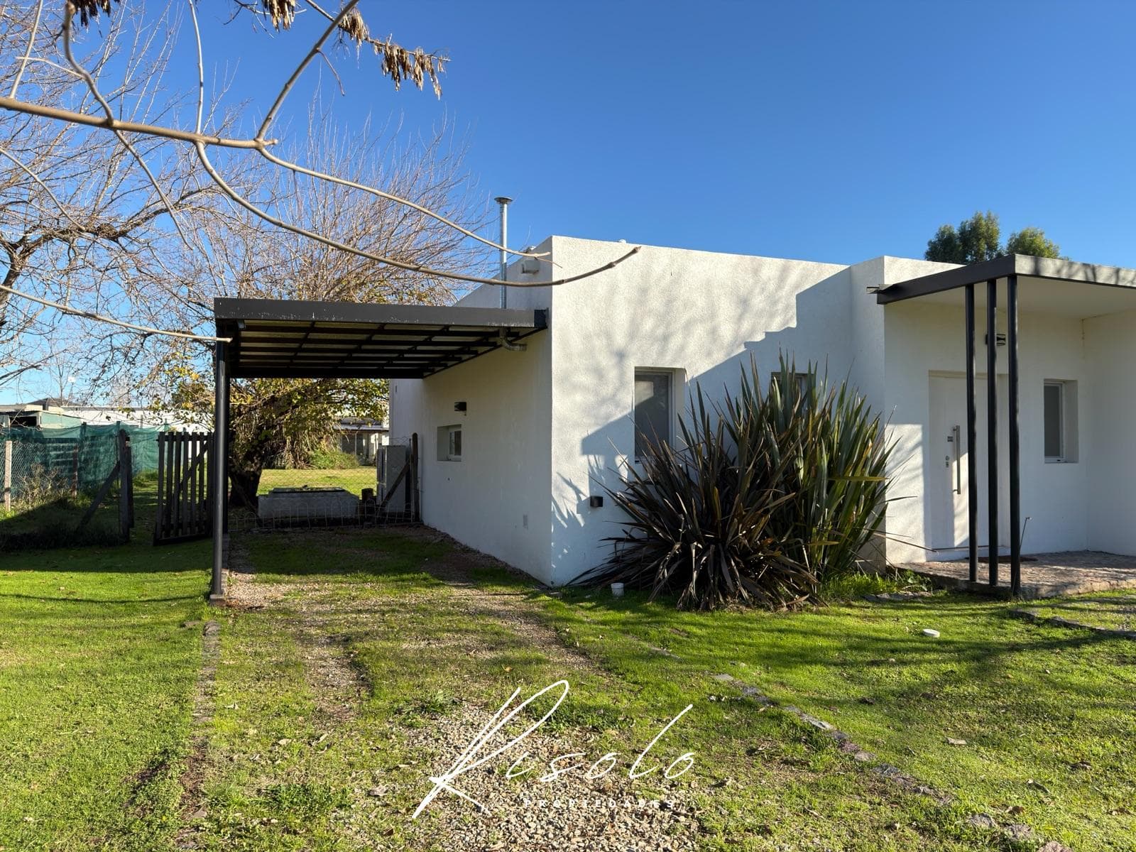 House for Sale on an Interior Lot. 3 bedrooms, office. Gated Community, Escobar