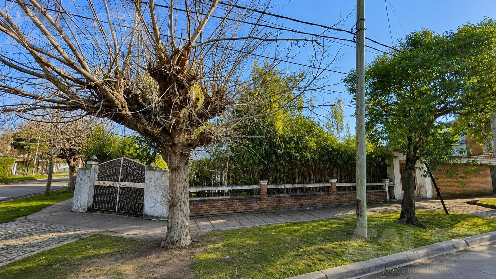 LAND FOR SALE | LARGE LOT | 274 M² | CORNER LOT | IDEAL FOR DEVELOPMENT