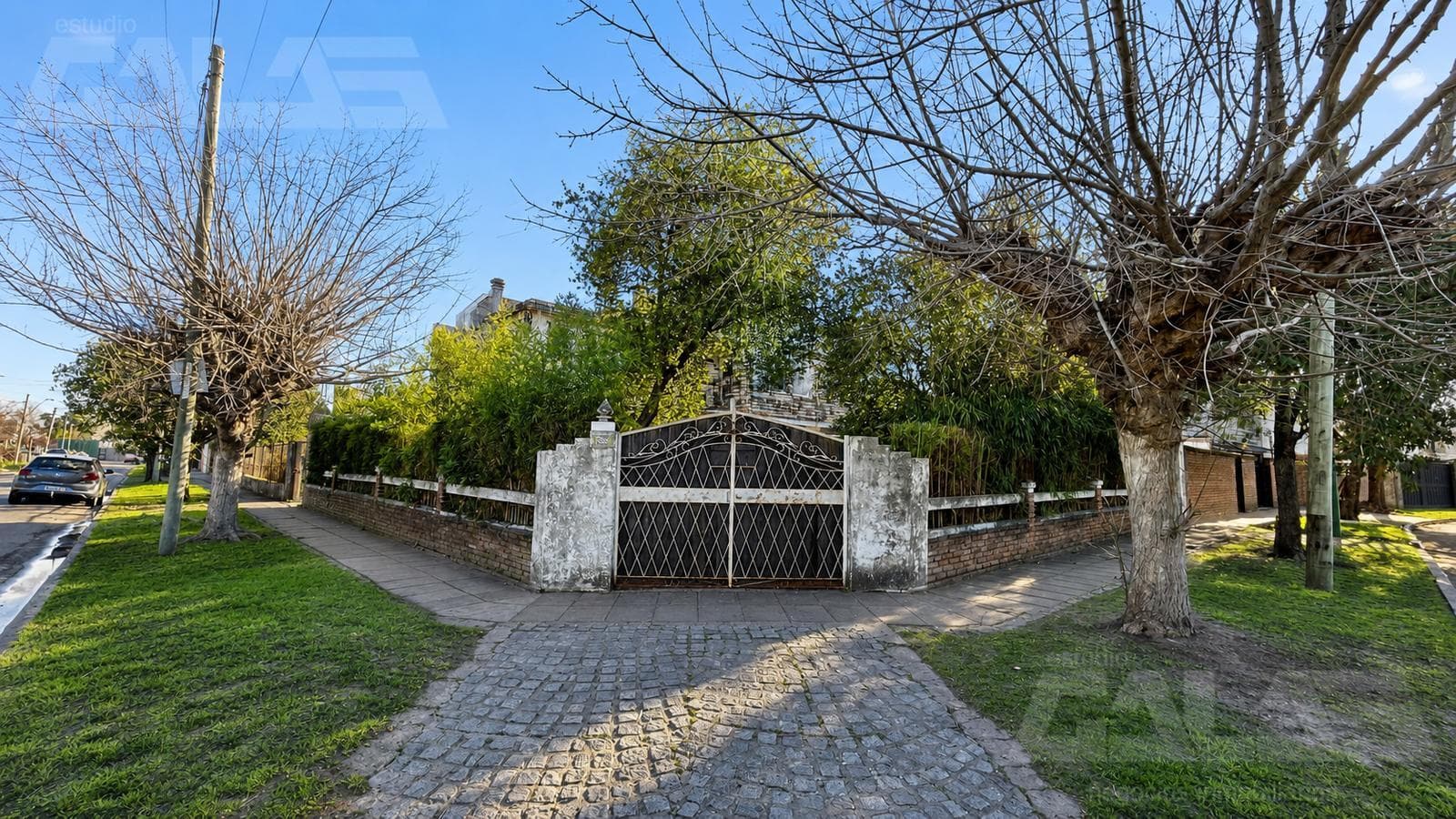 LAND FOR SALE | LARGE LOT | 274 M² | CORNER LOT | IDEAL FOR DEVELOPMENT