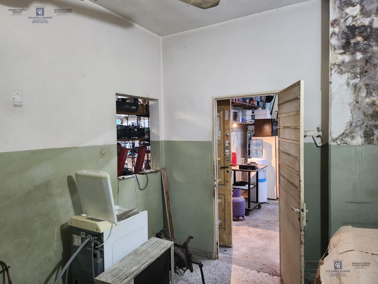 COMMERCIAL SPACE FOR SALE IN A CONDOMINIUM IN LOMAS DE ZAMORA.