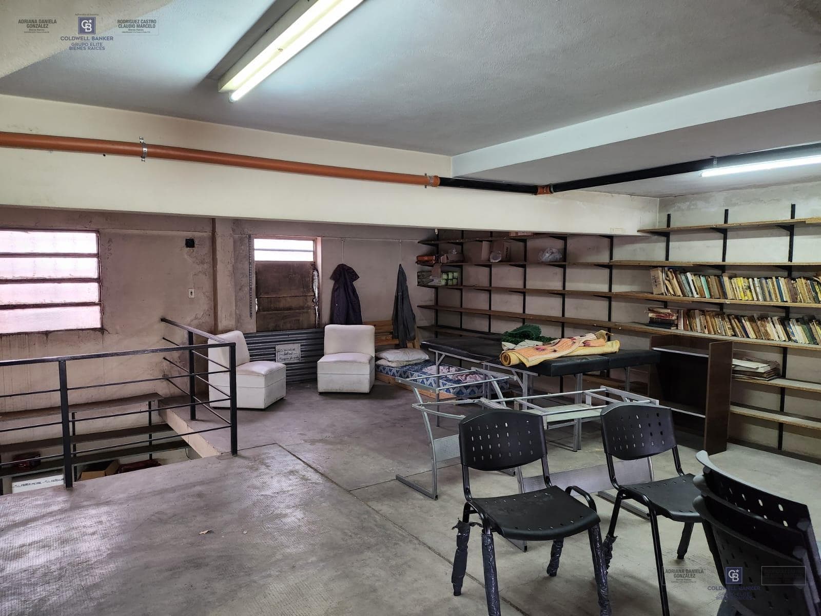 COMMERCIAL SPACE FOR SALE IN A CONDOMINIUM IN LOMAS DE ZAMORA.