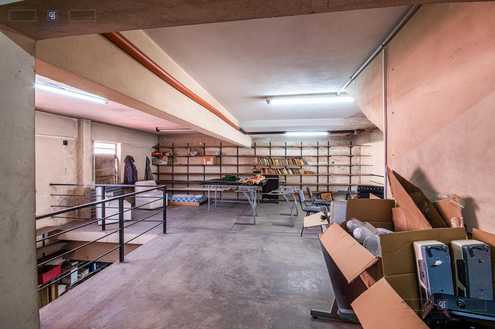 COMMERCIAL SPACE FOR SALE IN A CONDOMINIUM IN LOMAS DE ZAMORA.