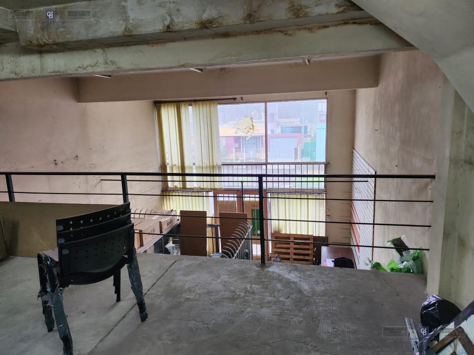 COMMERCIAL SPACE FOR SALE IN A CONDOMINIUM IN LOMAS DE ZAMORA.