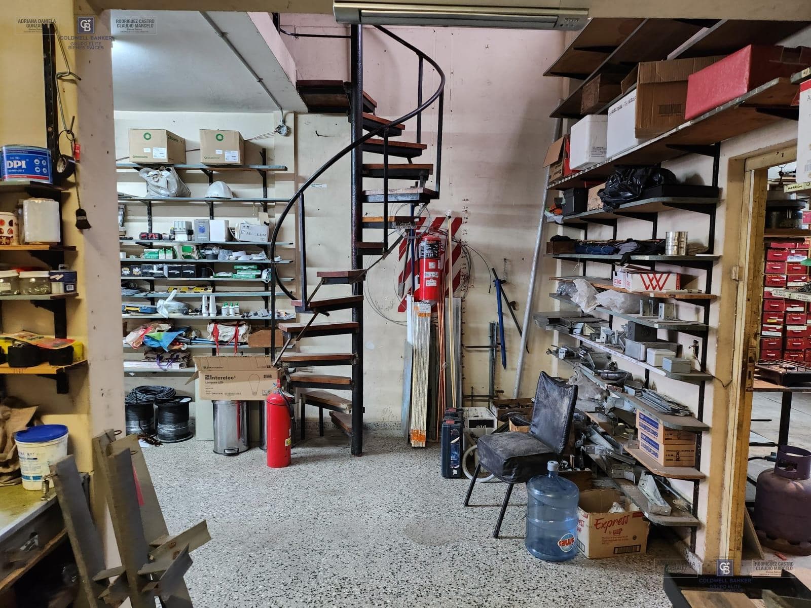 COMMERCIAL SPACE FOR SALE IN A CONDOMINIUM IN LOMAS DE ZAMORA.