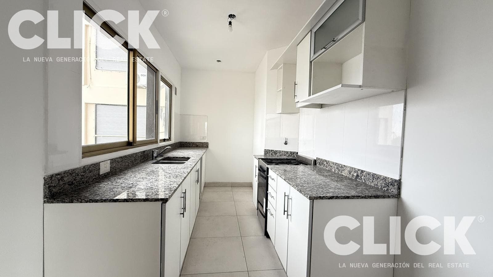 FOR SALE: 3-ROOM APARTMENT WITH BALCONY AND SWIMMING POOL — VILLA DEL PARQUE