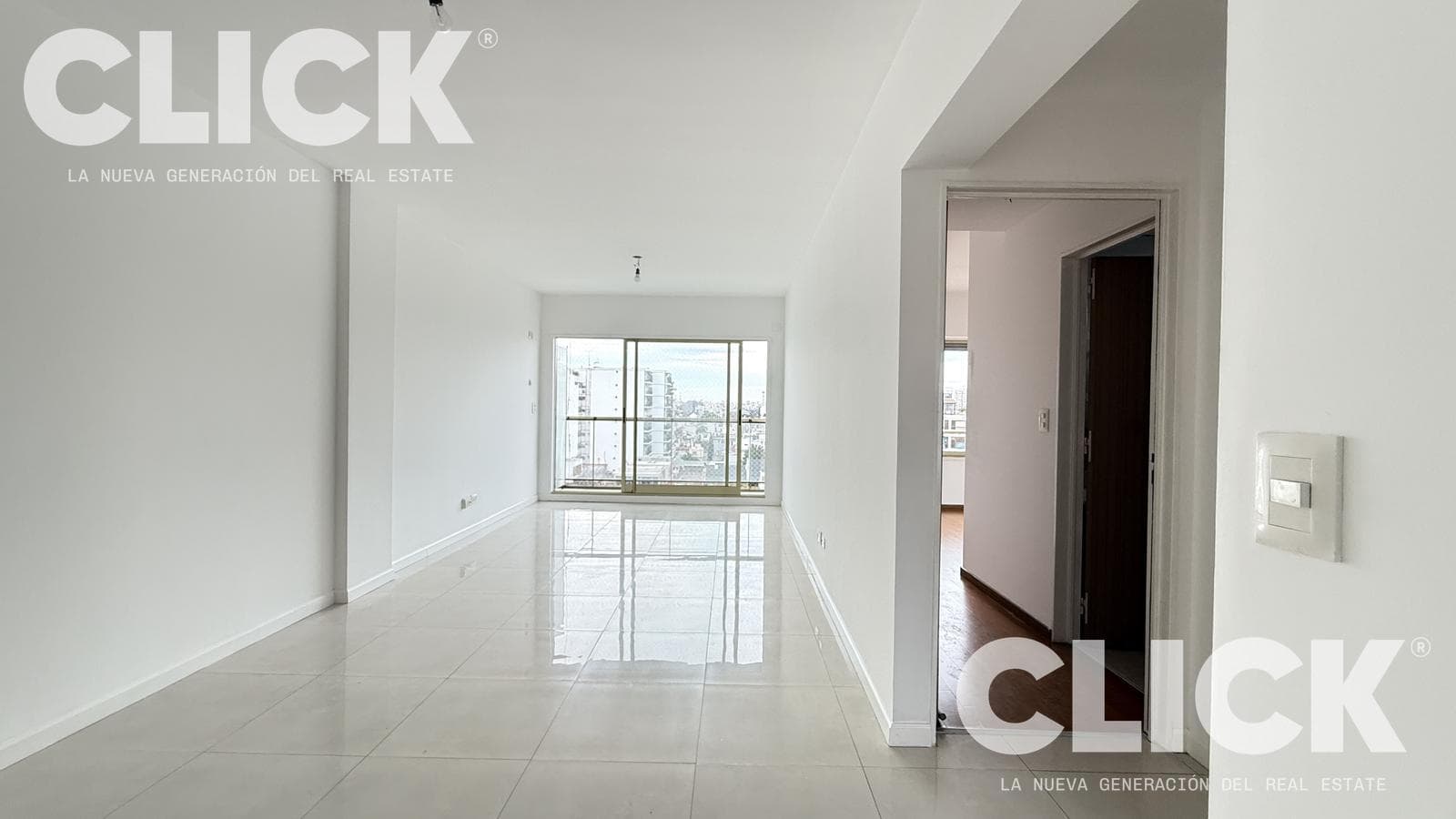 FOR SALE: 3-ROOM APARTMENT WITH BALCONY AND SWIMMING POOL — VILLA DEL PARQUE
