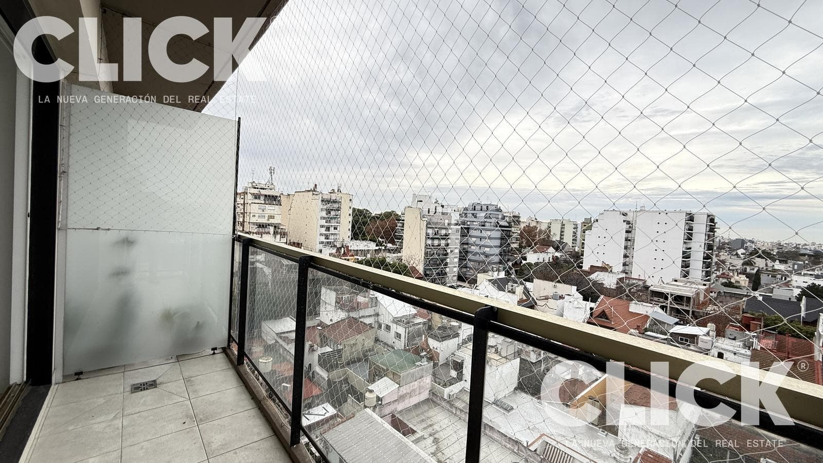 FOR SALE: 3-ROOM APARTMENT WITH BALCONY AND SWIMMING POOL — VILLA DEL PARQUE