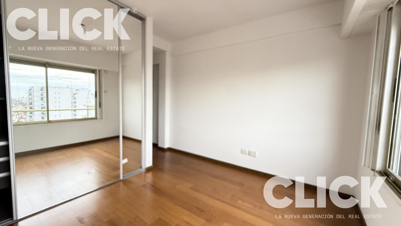 FOR SALE: 3-ROOM APARTMENT WITH BALCONY AND SWIMMING POOL — VILLA DEL PARQUE