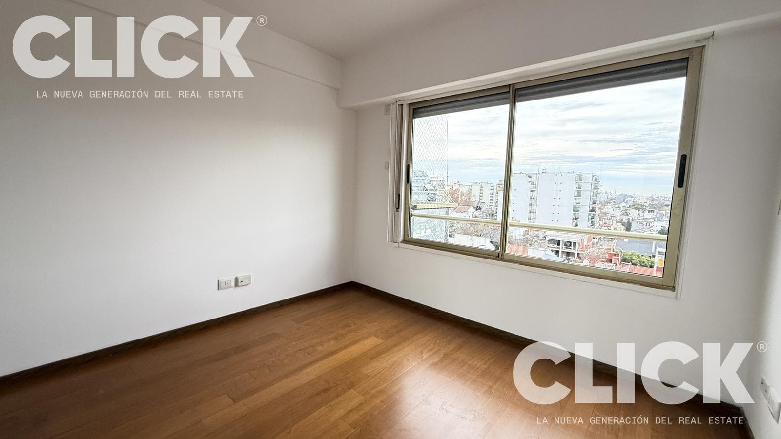 FOR SALE: 3-ROOM APARTMENT WITH BALCONY AND SWIMMING POOL — VILLA DEL PARQUE
