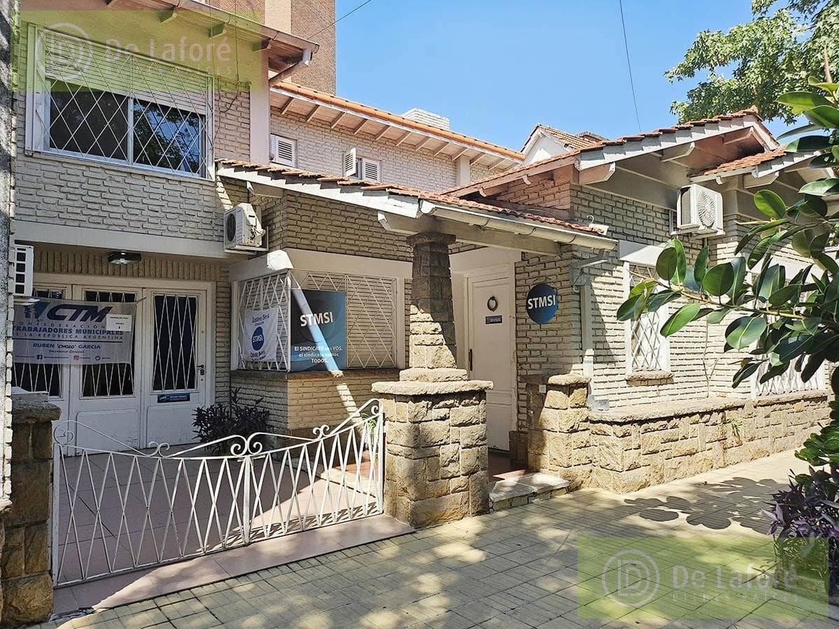 FOR RENT—4-room house in Beccar in an excellent location, with a terrace, patio, and barbecue!