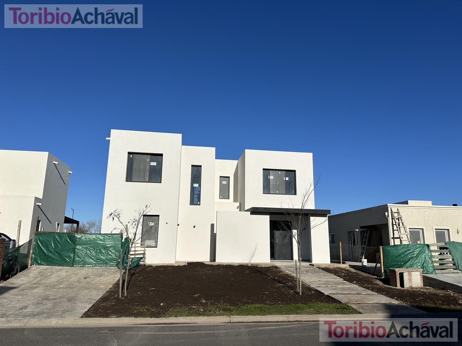 Excellent house in the Santa Ana neighborhood
