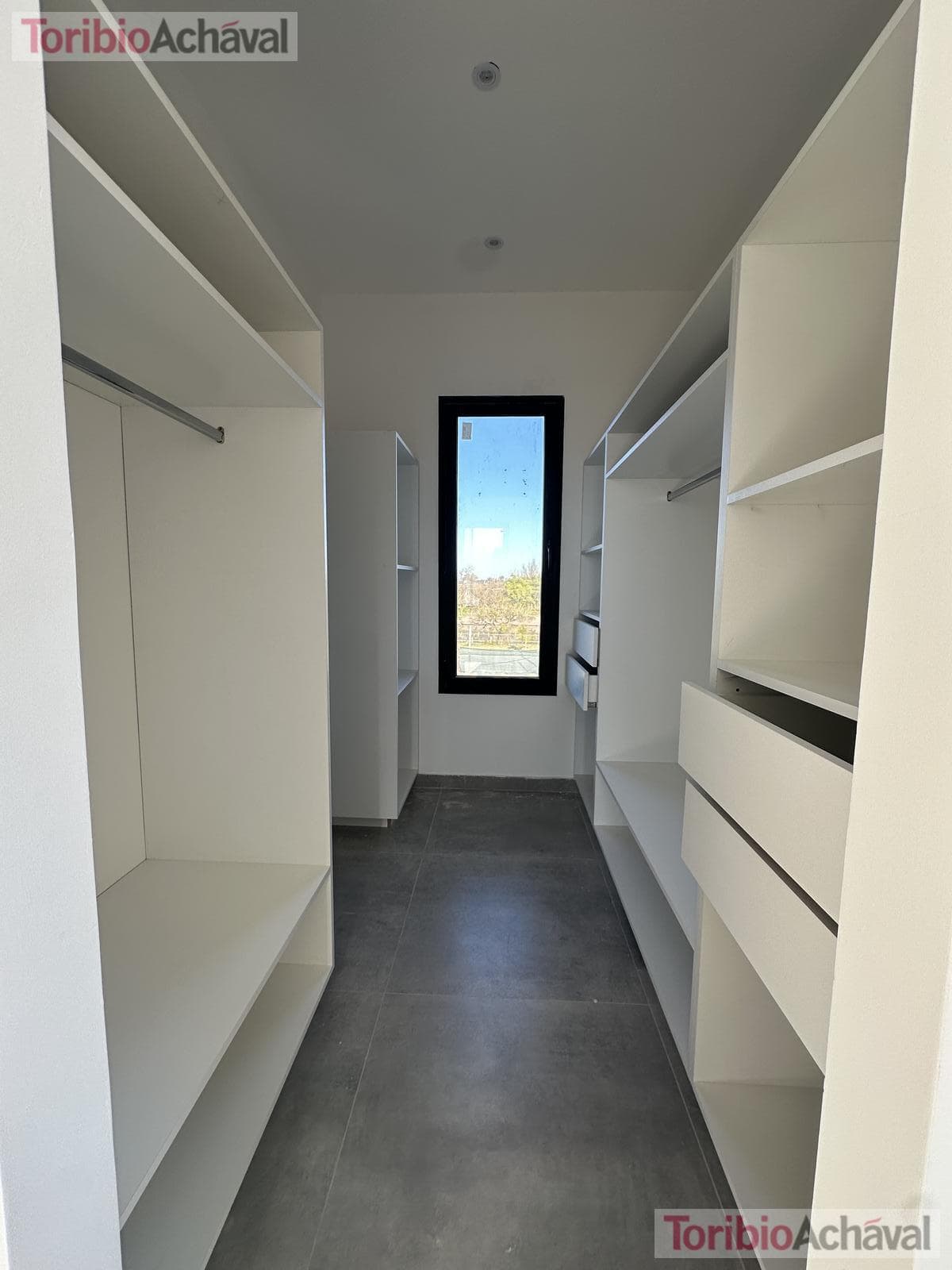 Excellent house in the Santa Ana neighborhood
