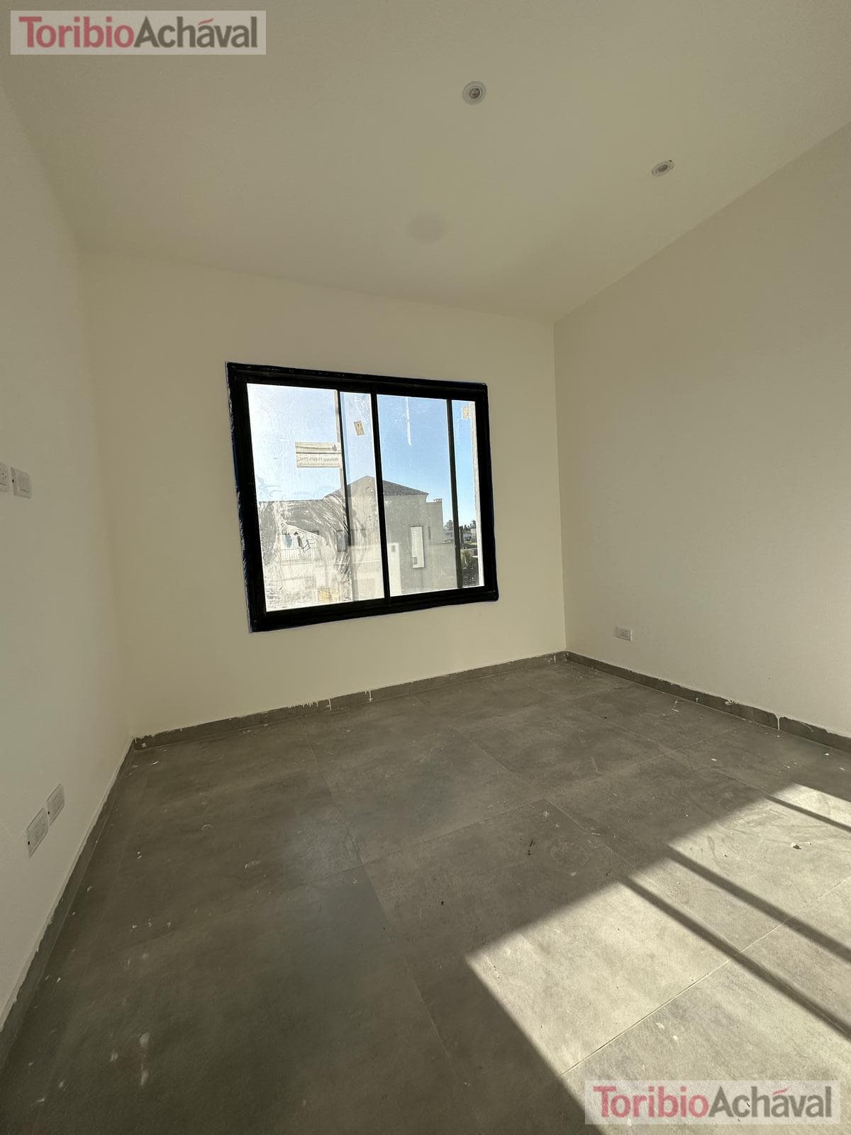 Excellent house in the Santa Ana neighborhood