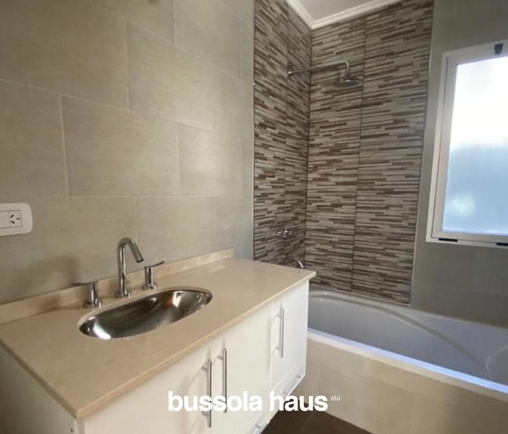4-Bedroom House for Sale Near the Golf Course in San Isidro Labrador, Villanueva