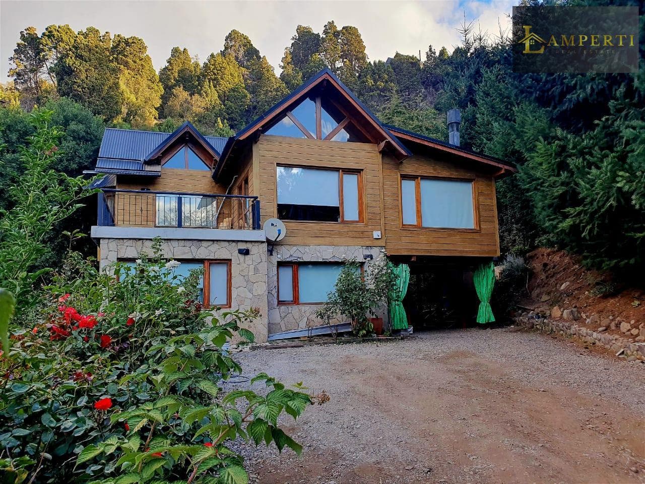 Spectacular House in the Huinpalay Neighborhood