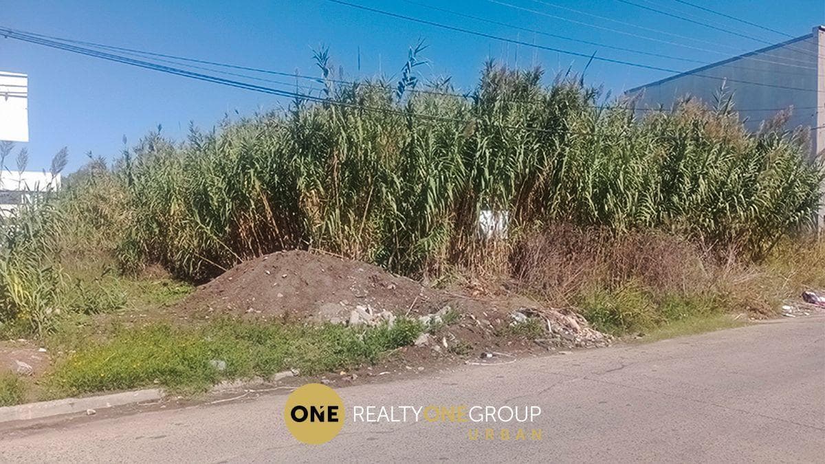 900 m² lot for sale in Los Hornos
