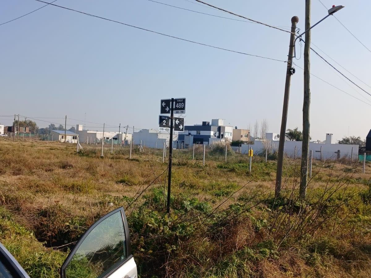 Subdivision lot in Villa Castells at 489 between 2nd and 3rd Streets. With deed