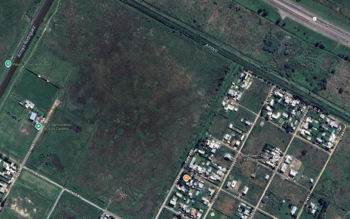 Subdivision lot in Villa Castells at 489 between 2nd and 3rd Streets. With deed