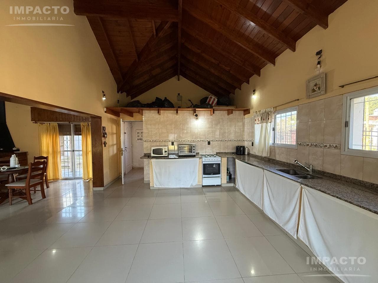 Casa en venta en Cañuelas - a ambientes