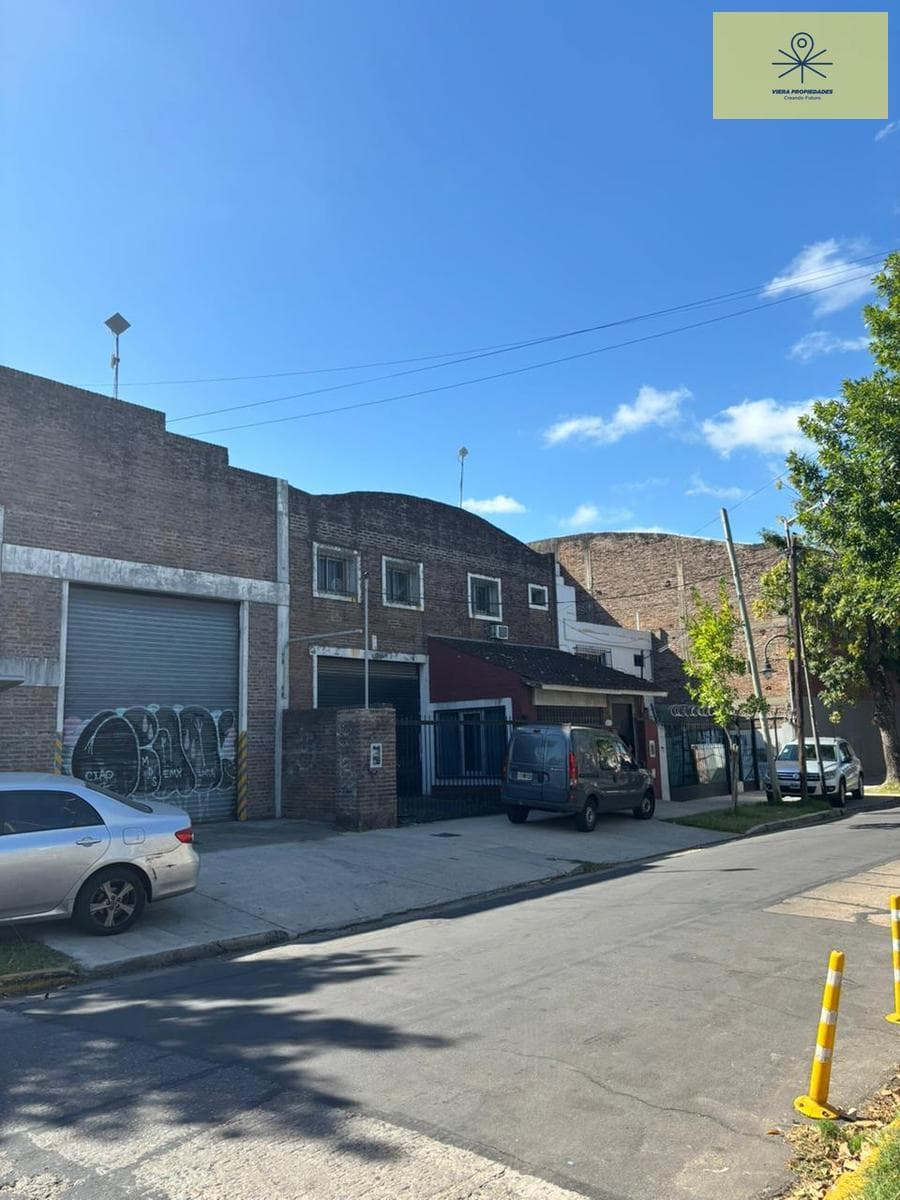FOR RENT: 10 x 30 warehouse with 150 mt of mezzanine space in San Fernando