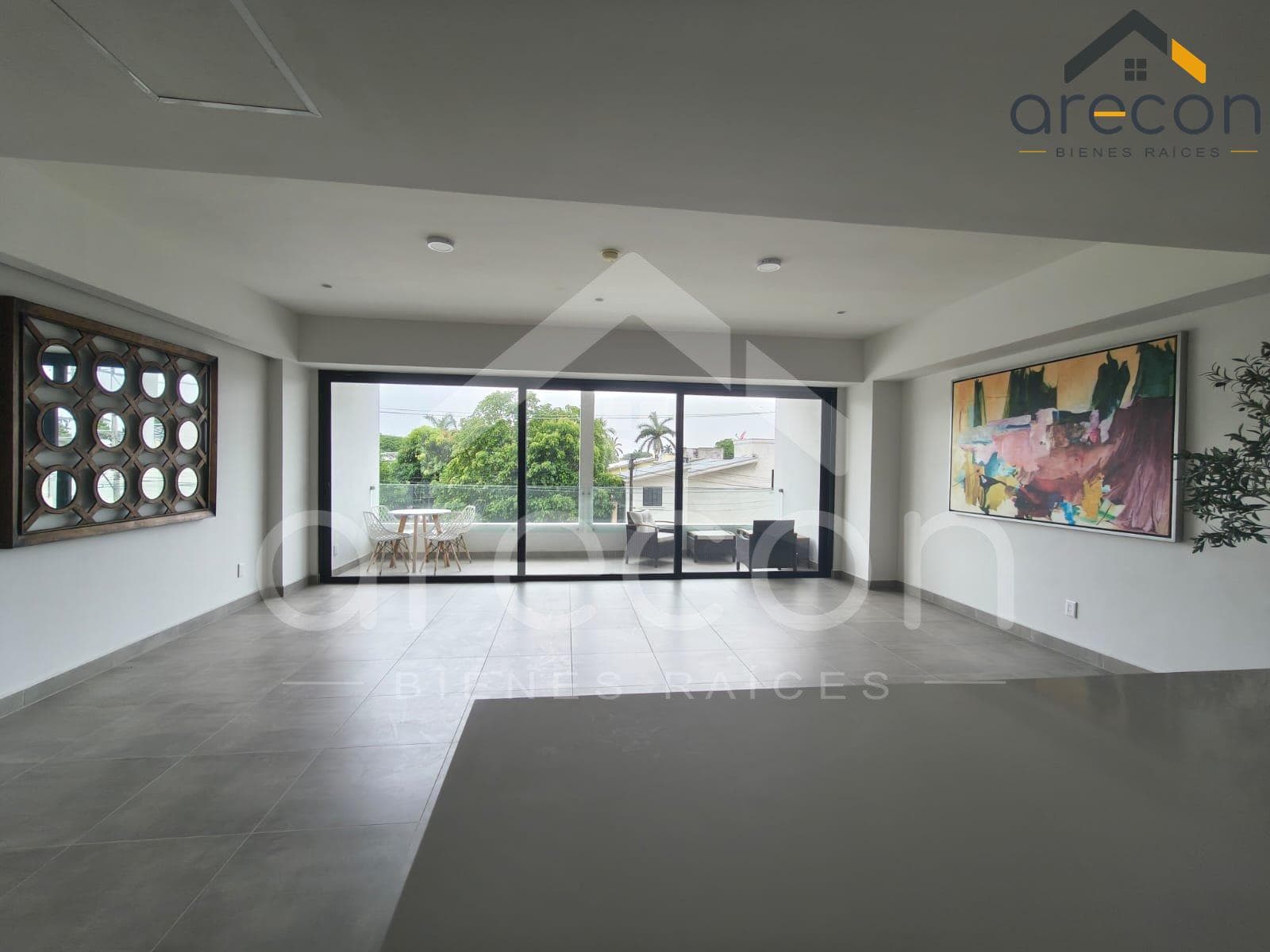 Luxury Apartment with an Excellent View of the Lagoon