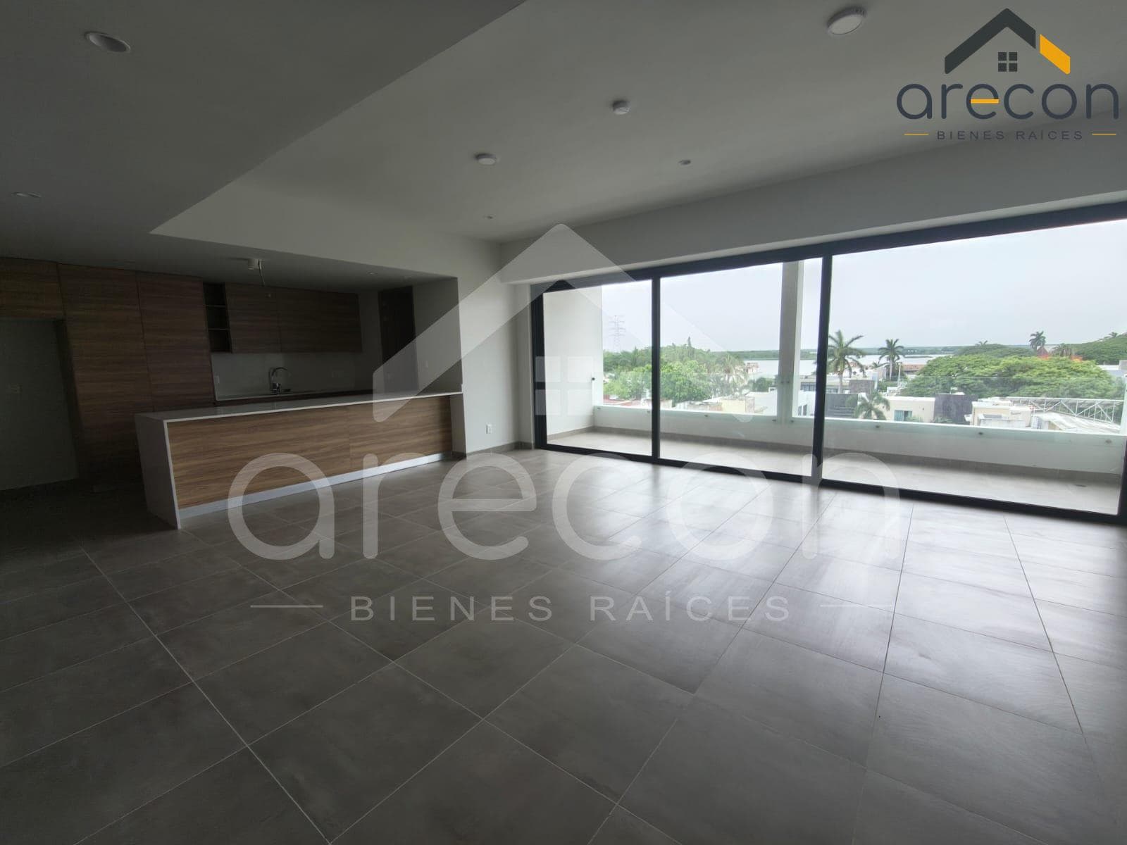 Apartment with an Excellent View of the Lagoon