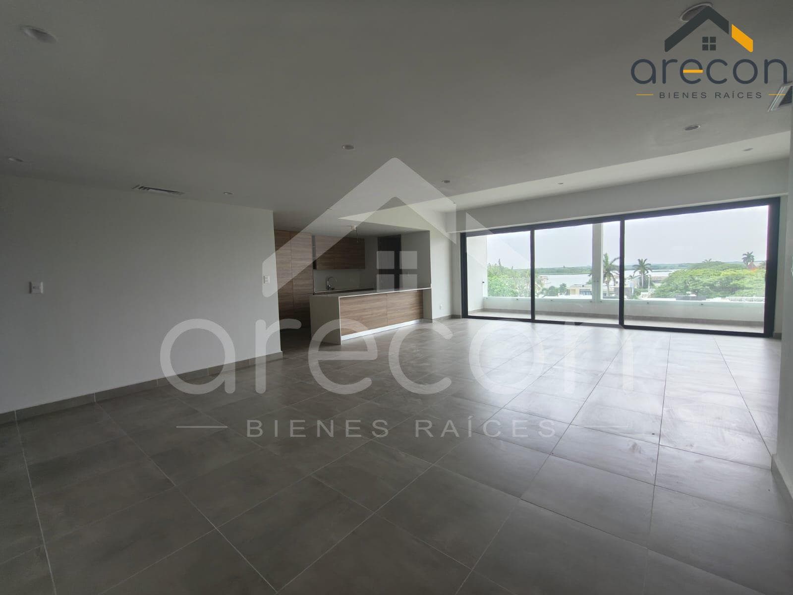 Apartment with an Excellent View of the Lagoon