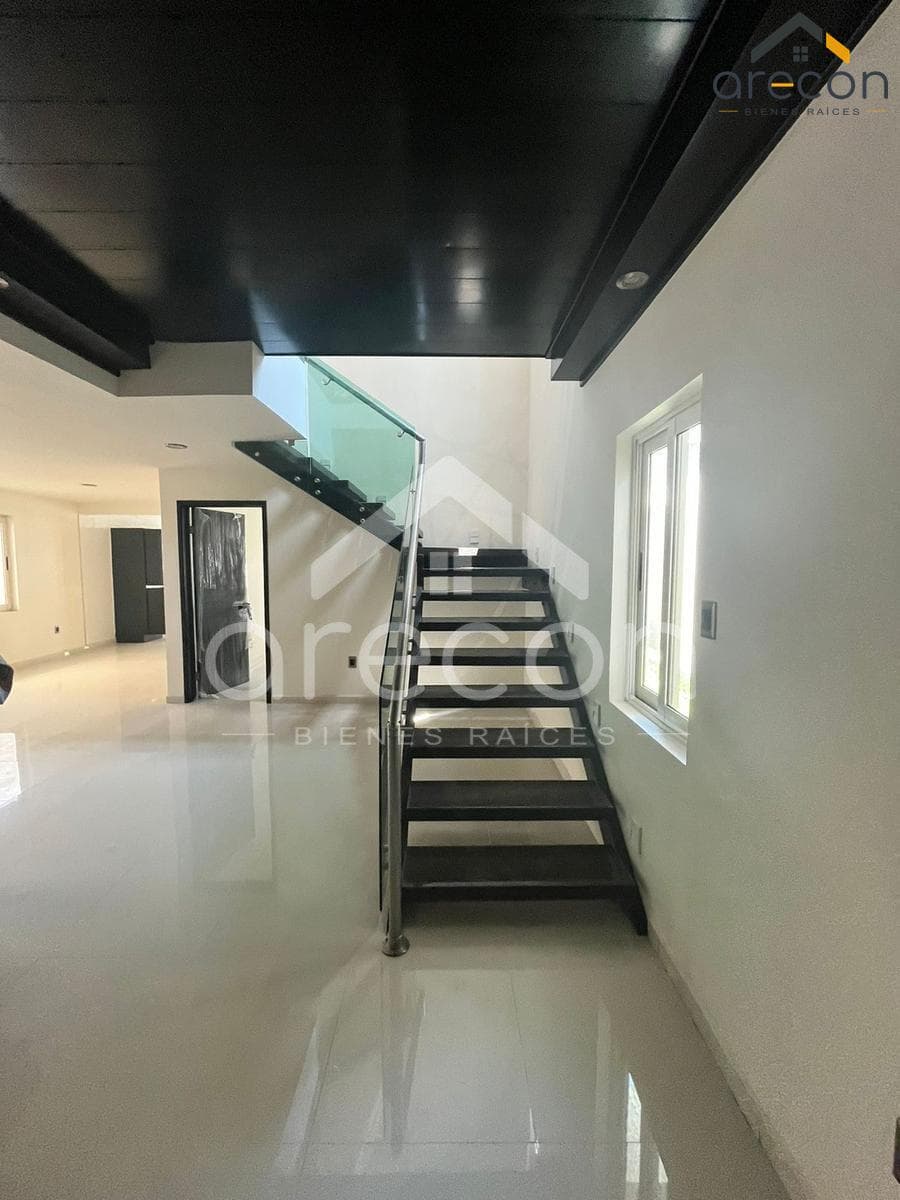 Casa Moderna en Venta, Cerca de la playa