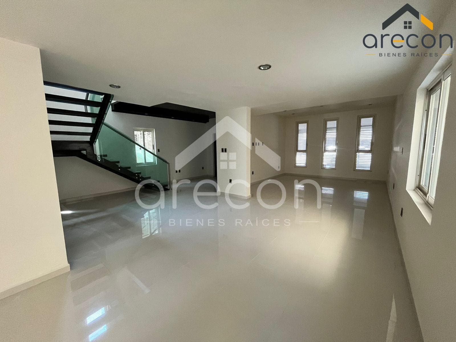 Casa Moderna en Venta, Cerca de la playa