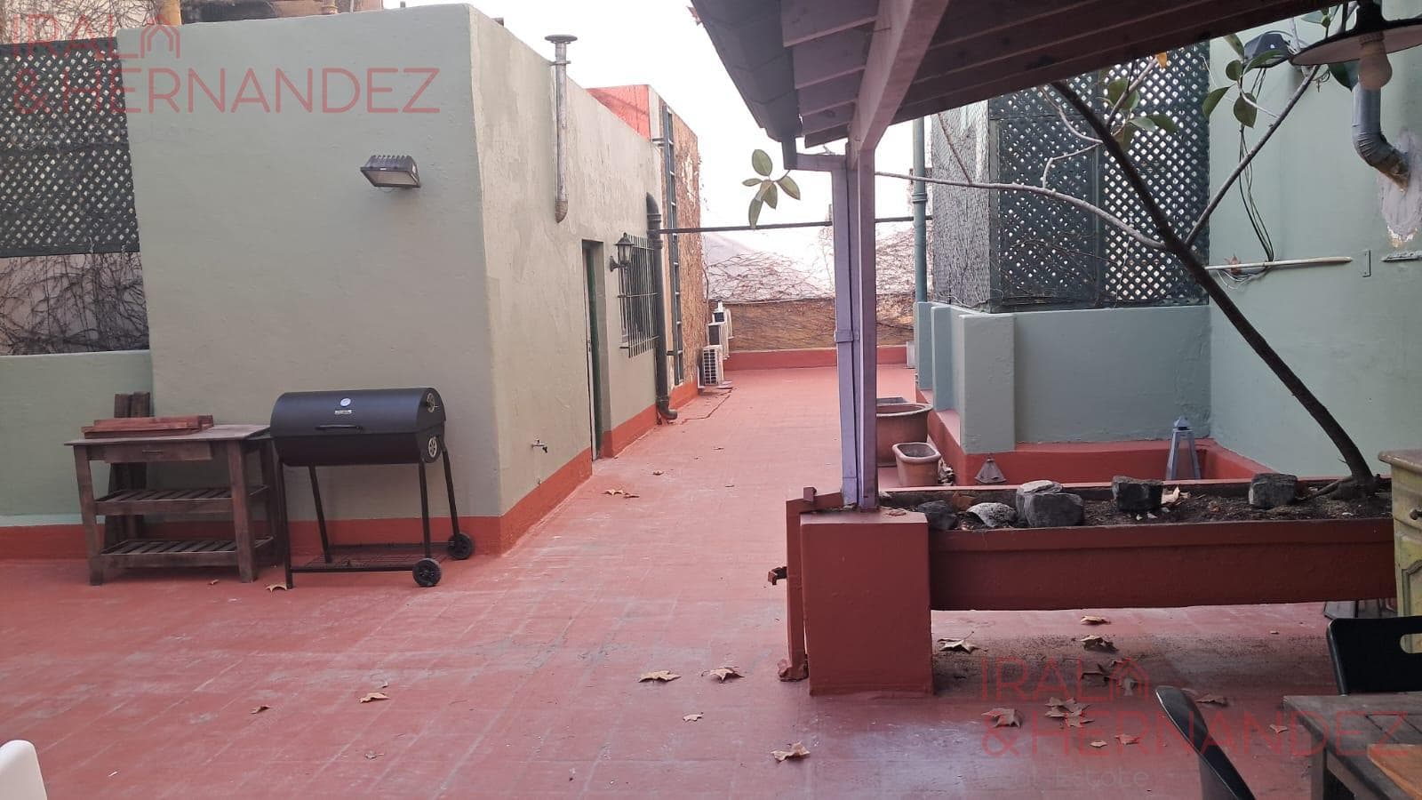 Alquiler PH en primer piso al frente con terraza propia en Recoleta