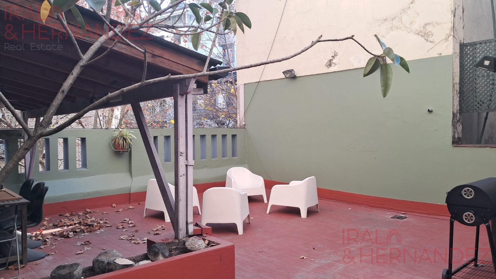 Alquiler PH en primer piso al frente con terraza propia en Recoleta
