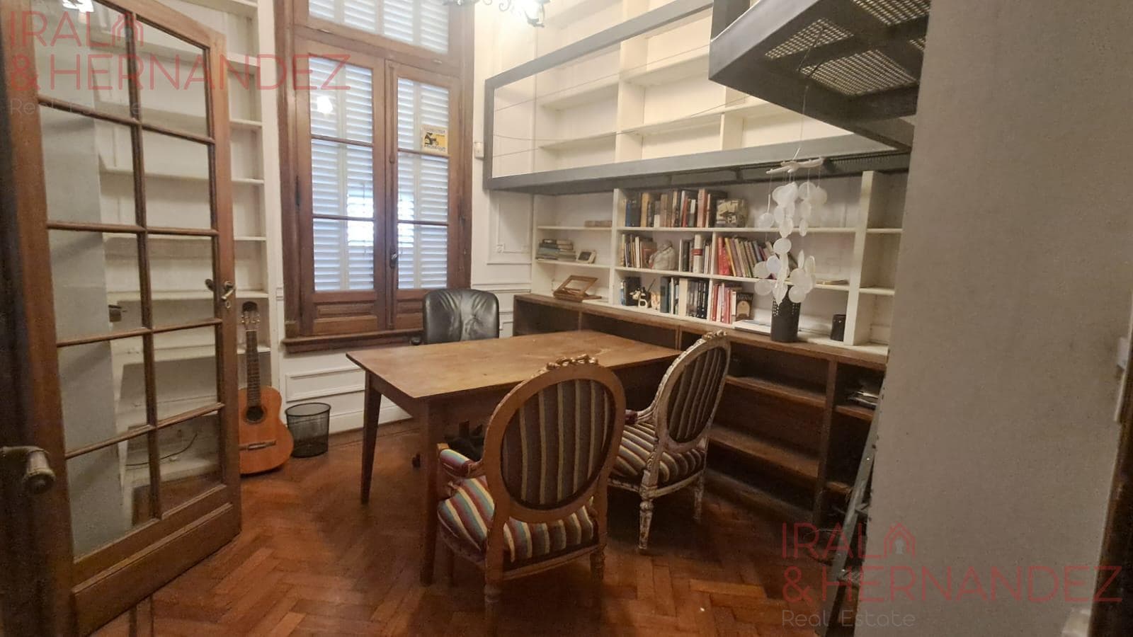 First-floor penthouse apartment for rent, facing the street, with its own terrace in Recoleta