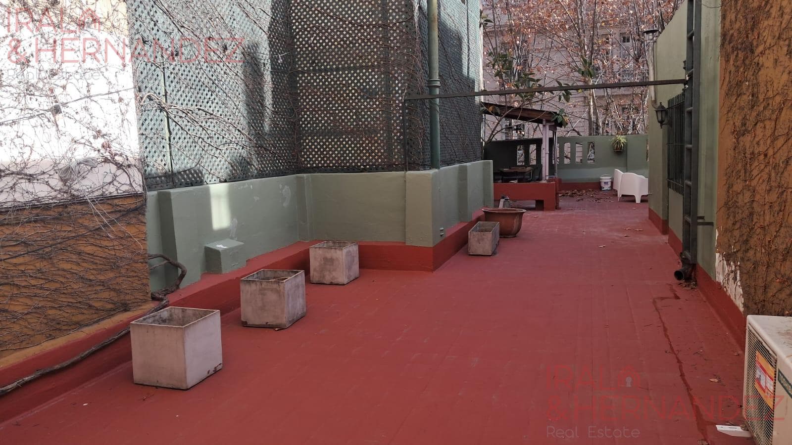 Alquiler PH en primer piso al frente con terraza propia en Recoleta