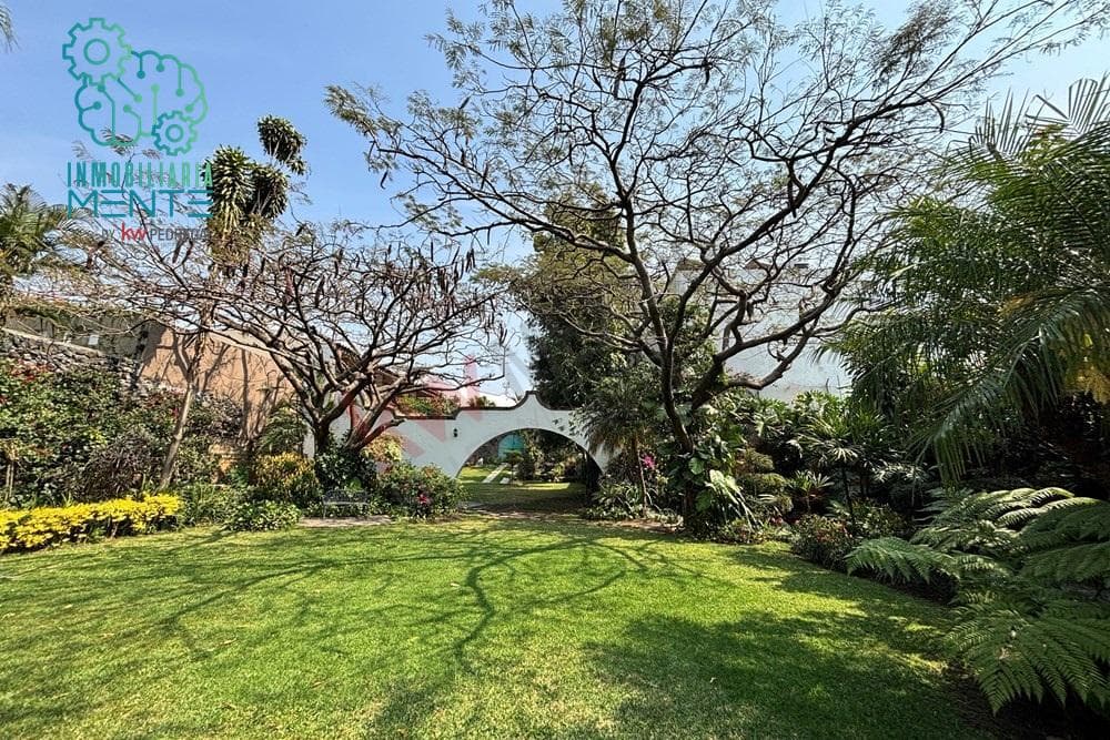 SINGLE-STORY COLONIAL-STYLE HOUSE FOR SALE IN DELICIAS, CUERNAVACA.