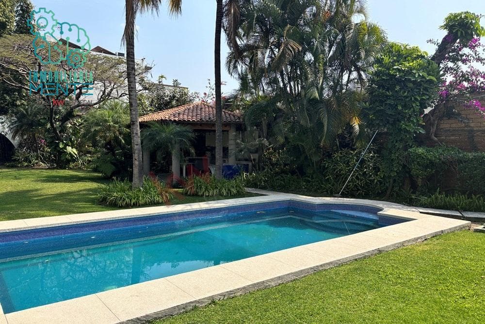 SINGLE-STORY COLONIAL-STYLE HOUSE FOR SALE IN DELICIAS, CUERNAVACA.