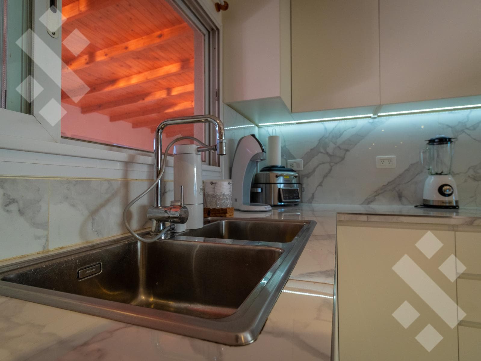 HOUSE FOR SALE: 3 BEDROOMS, BARBECUE AREA WITH GRILL AND SWIMMING POOL - GATED COMMUNITY IN A FARMHOUSE STYLE - CIPOLLETTI