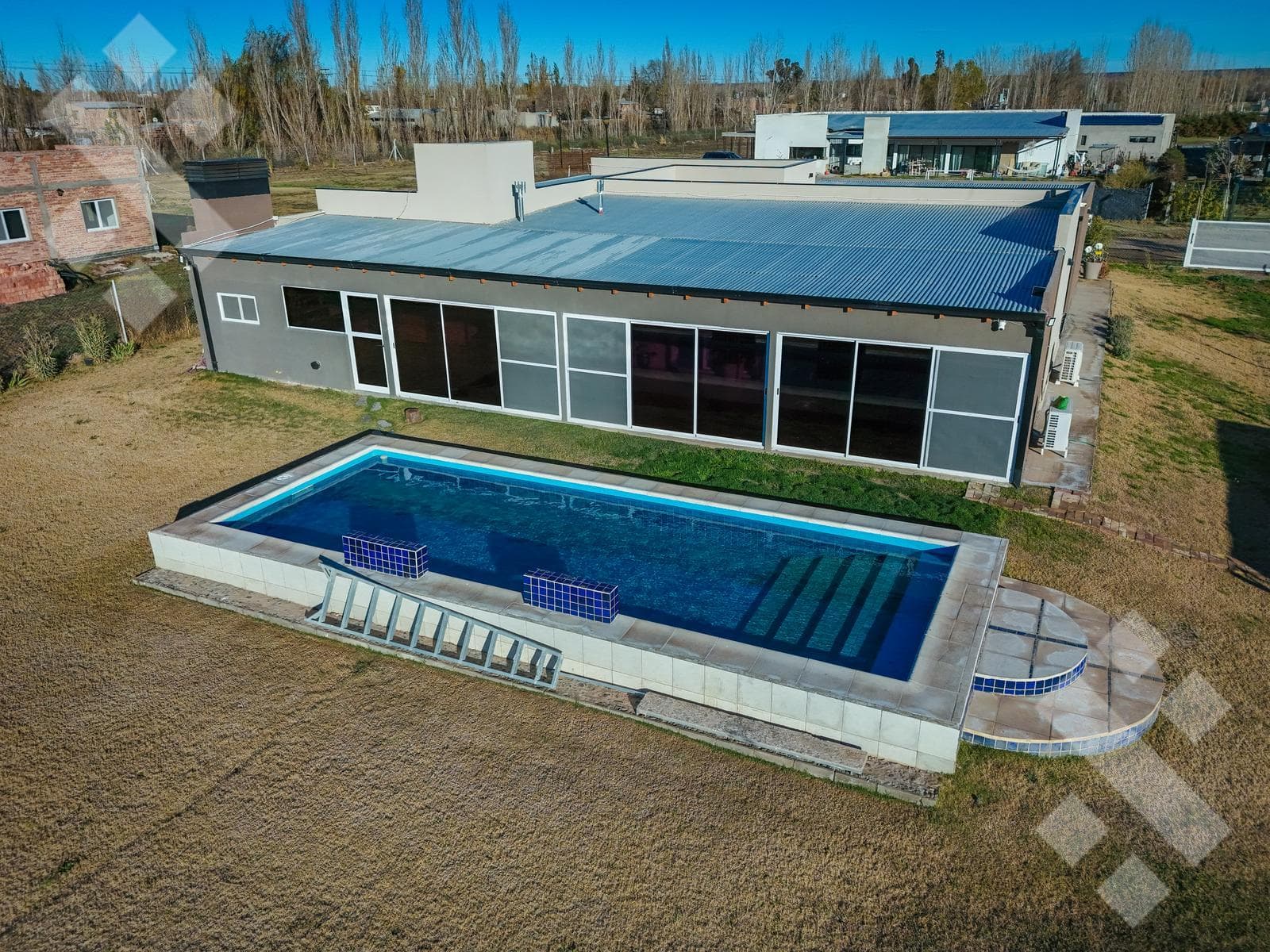 HOUSE FOR SALE: 3 BEDROOMS, BARBECUE AREA WITH GRILL AND SWIMMING POOL - GATED COMMUNITY IN A FARMHOUSE STYLE - CIPOLLETTI