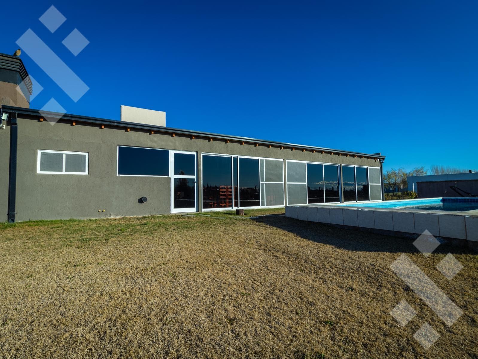 HOUSE FOR SALE: 3 BEDROOMS, BARBECUE AREA WITH GRILL AND SWIMMING POOL - GATED COMMUNITY IN A FARMHOUSE STYLE - CIPOLLETTI