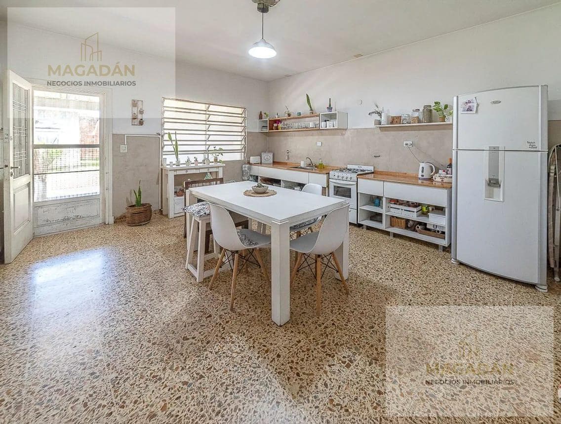 Multi-family home for sale—3-bedroom house with 4-bedroom apartment—Villa Luzuriaga—Exchanges accepted—Qualifies for a mortgage