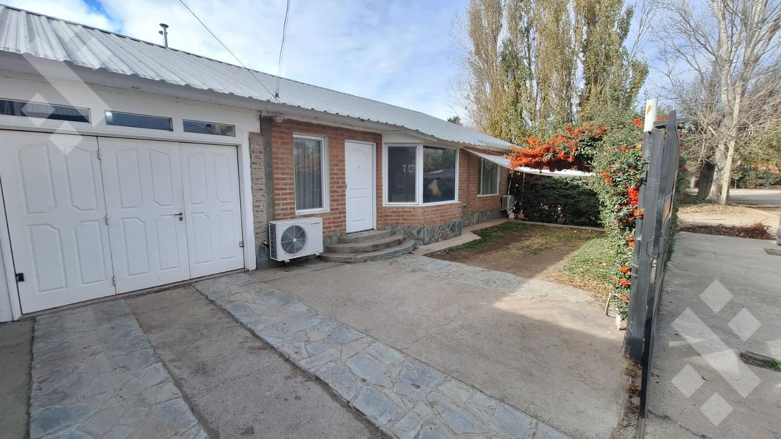 For Sale | 3-Bedroom House | Barrio Navarro | Plottier