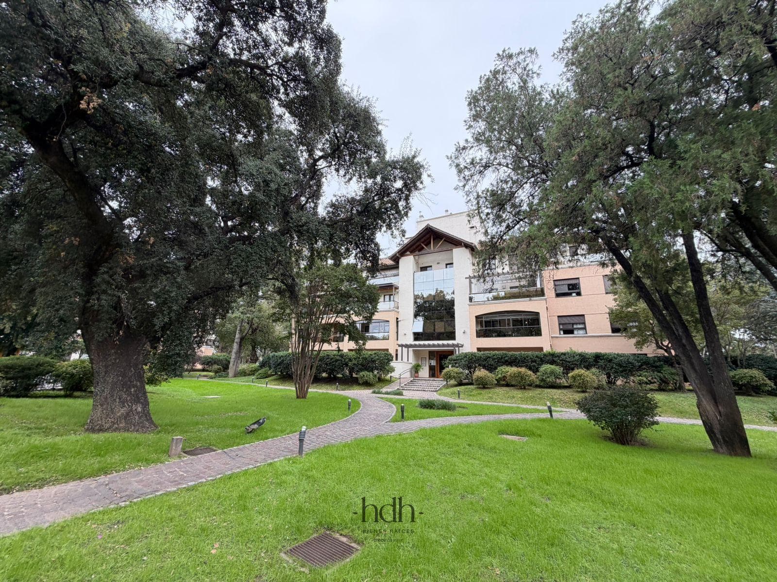 Apartment for sale in Casonas del Norte: 2 bedrooms, 2 bathrooms, with a patio