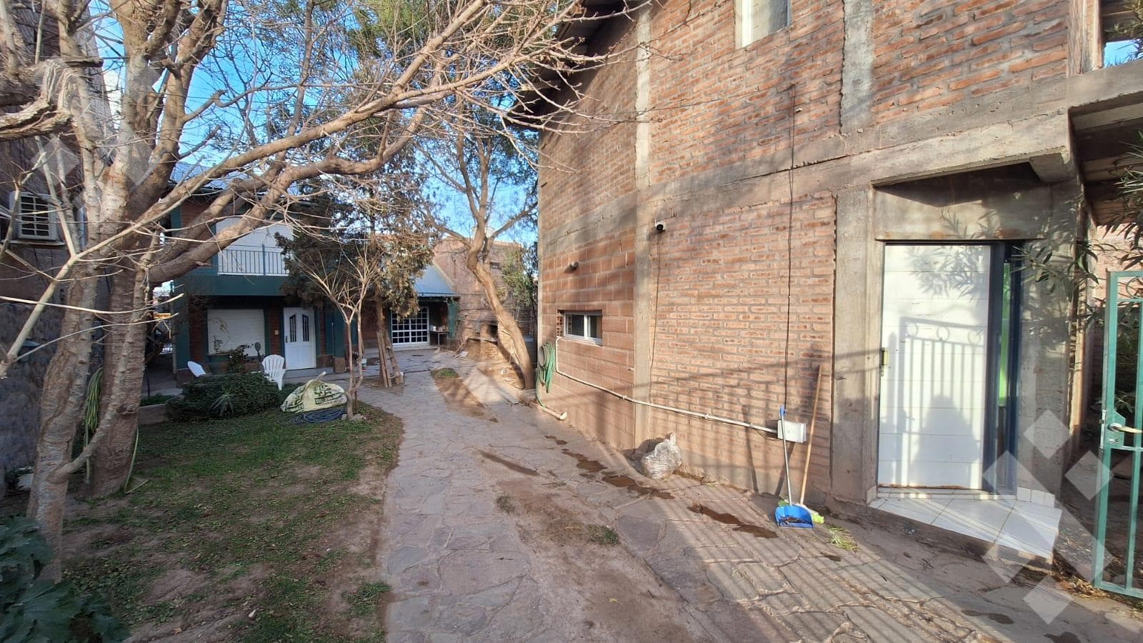 For Sale, | 6-Bedroom House with Patio | Añelo