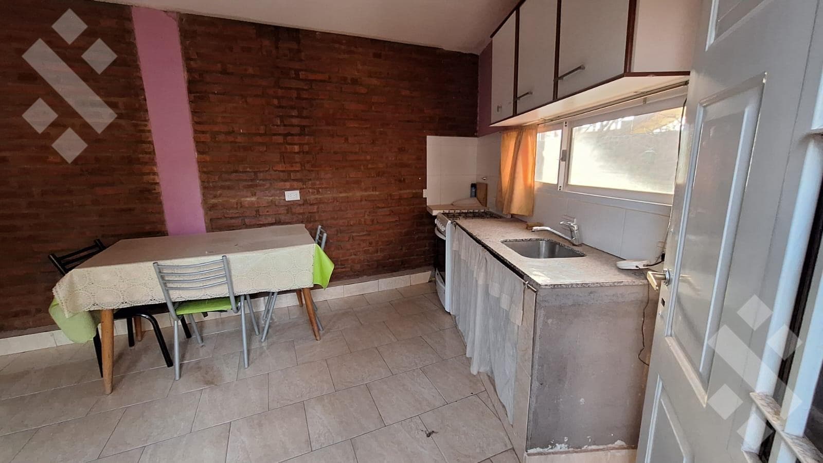 For Sale, | 6-Bedroom House with Patio | Añelo